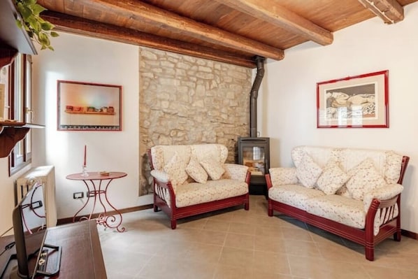Smart TV y chimenea