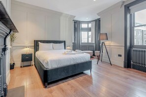 3 bedrooms, iron/ironing board, bed sheets
