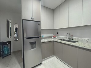 Mikrovågsugn, ugn, kaffe- och tebryggare och brödrost