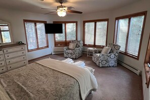 3 Schlafzimmer, BĂŒgeleisen/BĂŒgelbrett, Internetzugang, BettwĂ€sche
