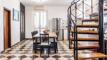 Huis, uitzicht op zee | Dineren in de kamer