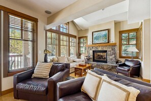 Télévision, cheminée