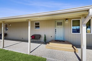 Terrace/patio - Dual unit home with fenced yard, grill, firepit & jetted tub - close to town (Rapid City)
