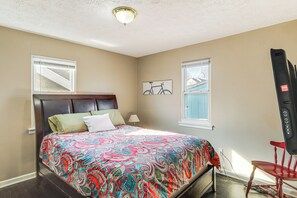 3 bedrooms, desk, iron/ironing board, internet