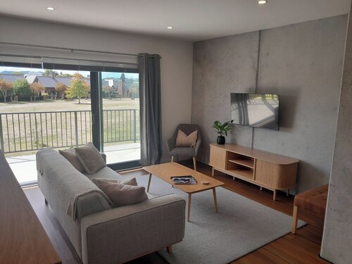 Modern 2 bedroom apartment in Cambridge.