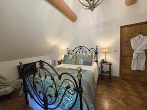 1 quarto, escrivaninha, ferros/tábuas de passar roupa, Wi-Fi de cortesia