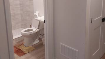 Bidet, håndklæder, Sæbe, Toiletpapir