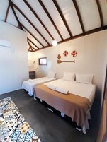 Escritorio, espacio para trabajar con un portátil, wifi gratis