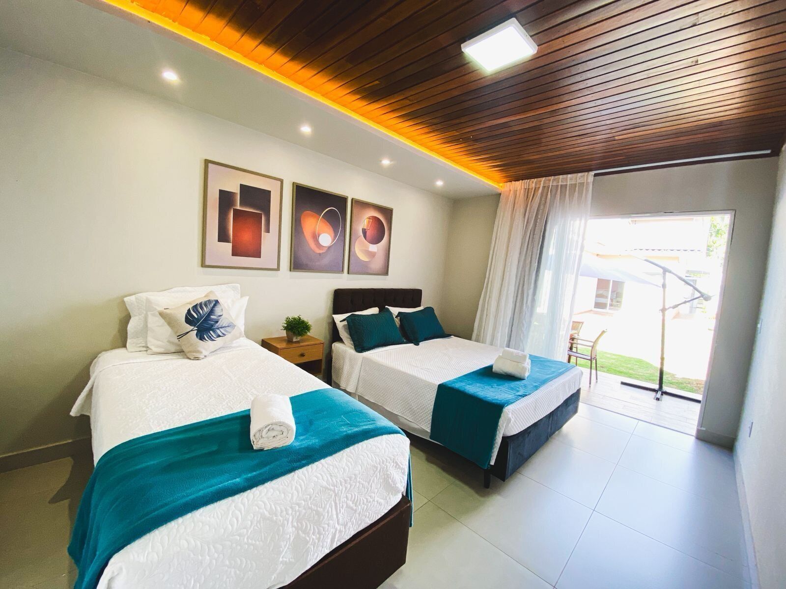 Laptop workspace, blackout curtains, iron/ironing board, free WiFi