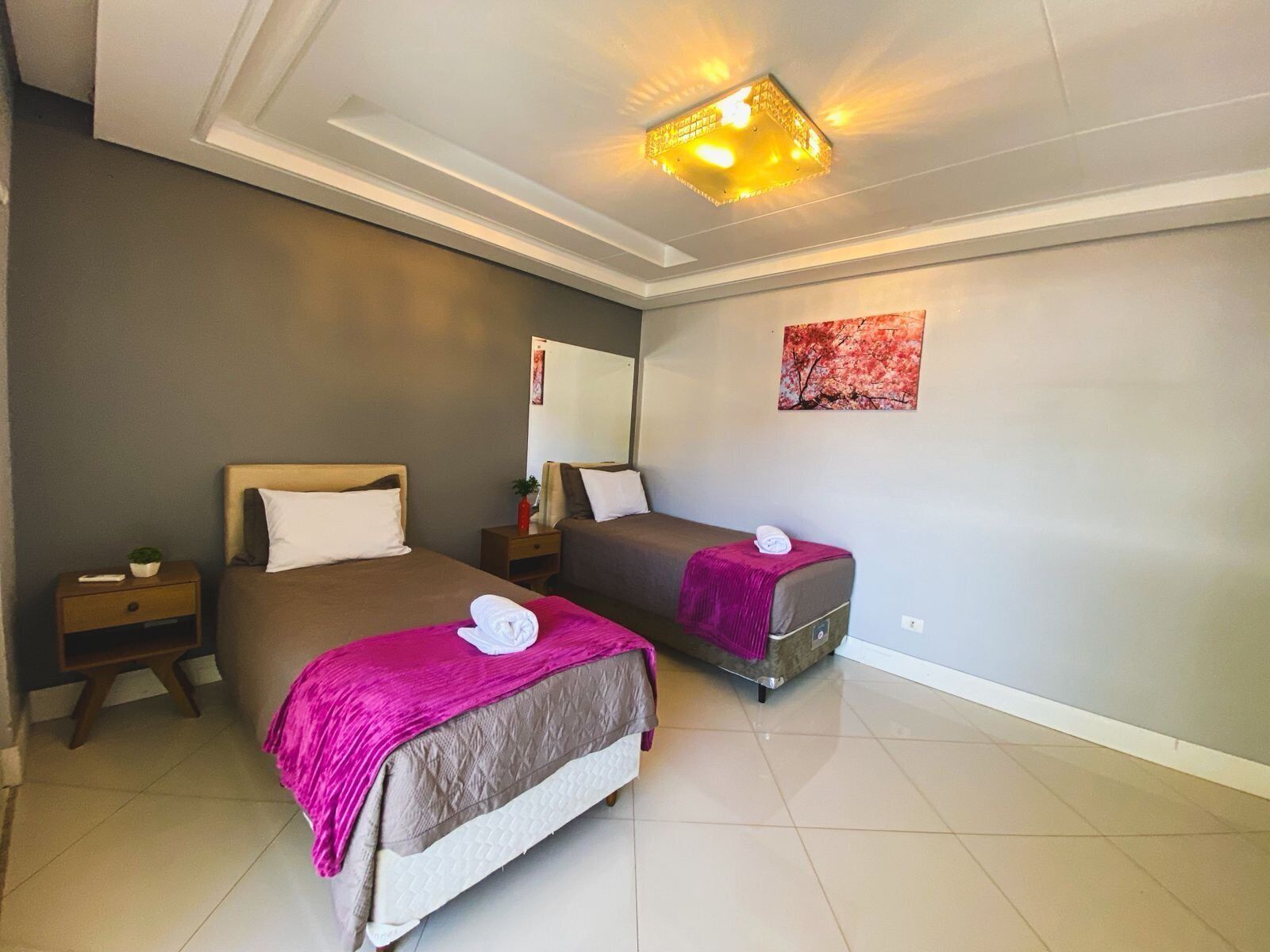 Vila | Espaço de trabalho para notebook, cortinas blackout