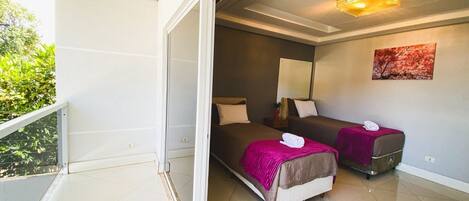 Villa | Laptop workspace, blackout drapes, iron/ironing board, free WiFi