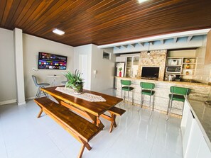 Villa | Dining - Casa com piscina 5 suites 1 quarto e AC (Foz do Iguaçu)