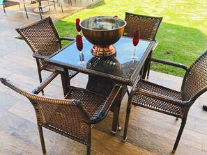 Outdoor dining - Casa com piscina 5 suites 1 quarto e AC (Foz do Iguaçu)