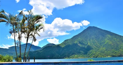 Charming 4-bedroom house with lake&volcano view and lake access Santiago Atitlán