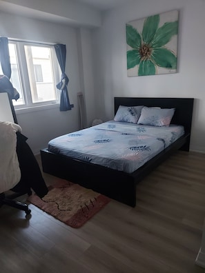 1 soverom, skrivebord, strykejern/-brett og wi-fi