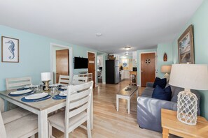Dining - Sleeps 12, Walk to Beach, Pet Friendly,  Fire Pit & AC (Dennis)