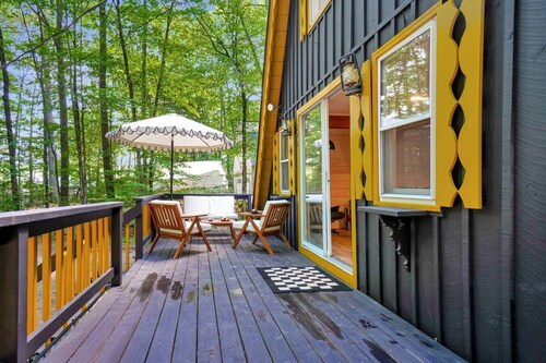 Relaxing A-Frame with Hot Tub and Lake Access