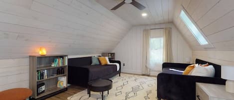 3 bedrooms, desk, WiFi, bed sheets