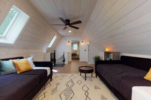 3 bedrooms, desk, WiFi, bed sheets