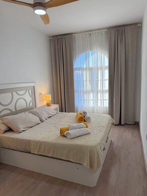 2 Schlafzimmer, Reisekinderbett, WLAN, Bettwäsche