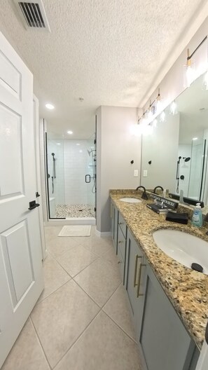 Hair dryer, towels - Gulf Front 3 Bedroom 3 Bath Condo (Navarre)