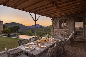 Outdoor dining