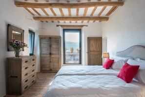 10 quartos, ferros/tábuas de passar roupa, Wi-Fi de cortesia