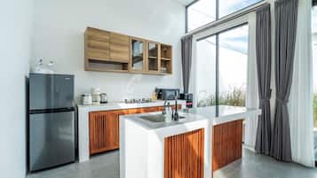 Fridge, microwave, stovetop, dishwasher