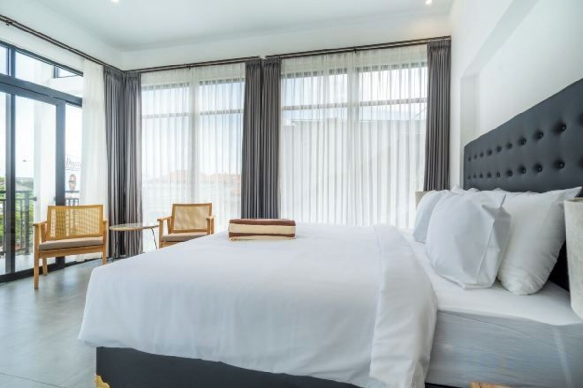 In-room safe, desk, laptop workspace, blackout drapes