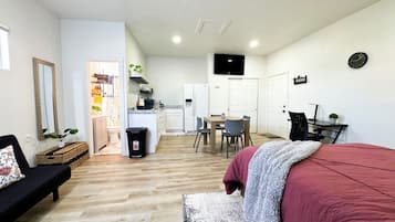 1 多间卧室、办公桌、熨斗/熨衣板、免费 WiFi
