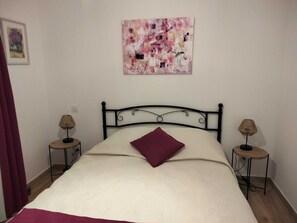 2 bedrooms, iron/ironing board, WiFi - Amandier du Canigou A new, single-storey, detached house facing the Canigou mountains (VERNET LES BAINS)