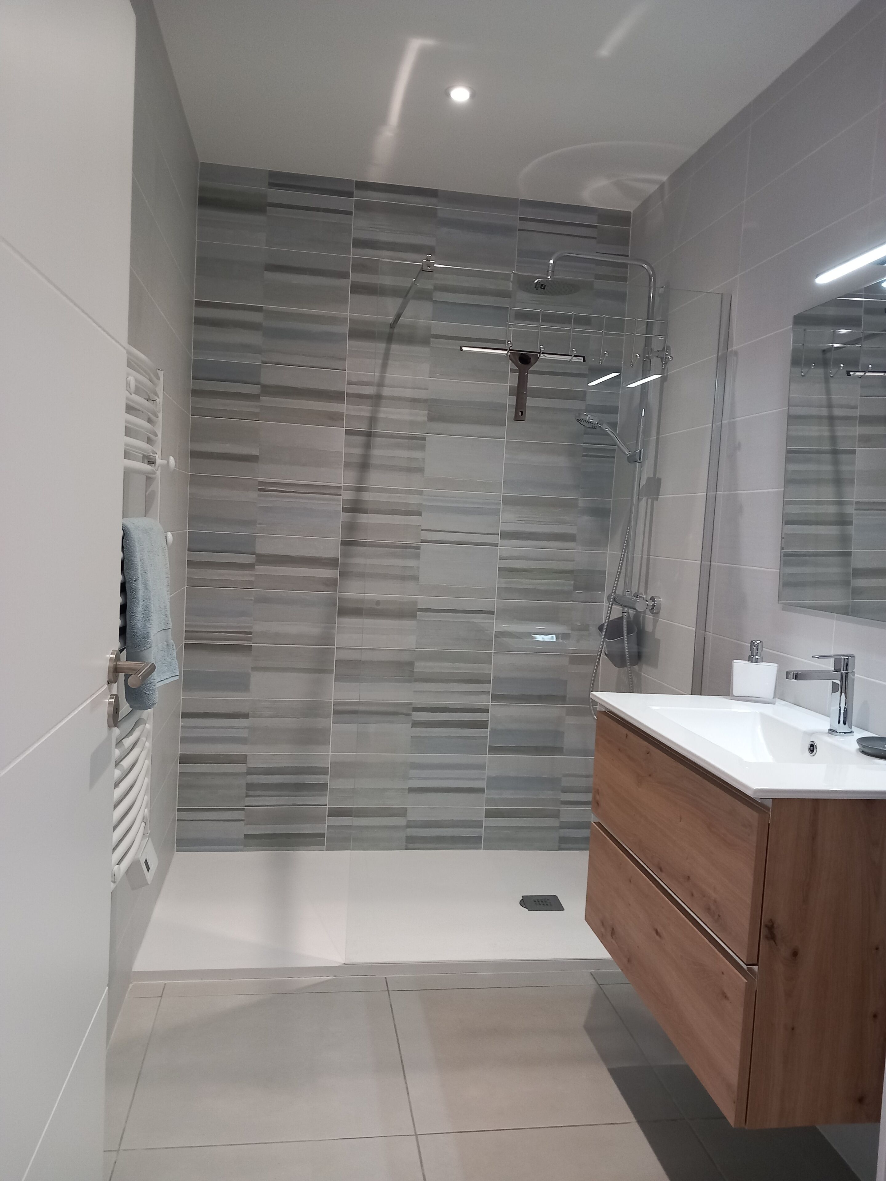 Bruser, hårtørrer, Toiletpapir