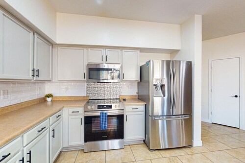 Spectacular home with private pool & pool chiller, grill, loft w/ games