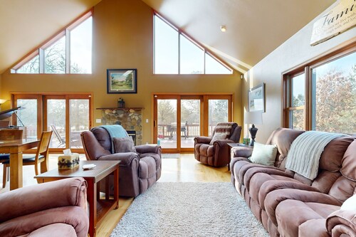 Charming Golf View Home, w/ Hot tub, Sauna, Fire pit, near Lakes & Trails!