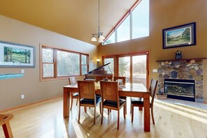 Dining - Charming Golf View Home, w/ Hot tub, Sauna, Fire pit, near Lakes & Trails! (Nekoosa)