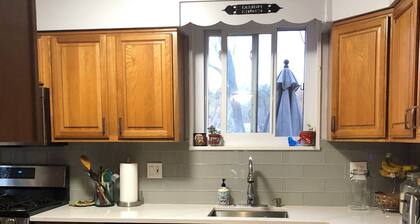 Comfortable home in Alexandria, walkable to Old Town / Metro, close to DC