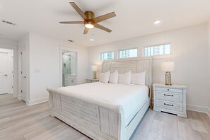 3 bedrooms, internet, bed sheets