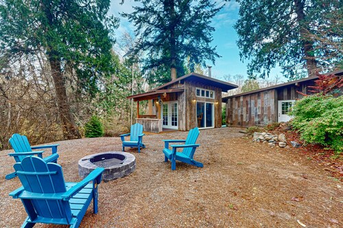 Refurbished cabin with beautiful views of the Hood Canal