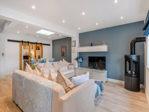 Living area - 2 bedroom accommodation in scarborough (scarborough)