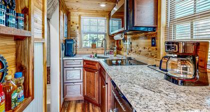Serene cabins with full kitchens, AC + free wifi