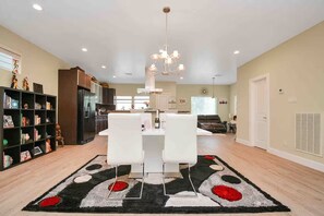 Interior - EaDo Luxury House (Houston)