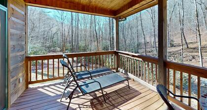 Charming Home in Topton with Creek views and High Speed Internet