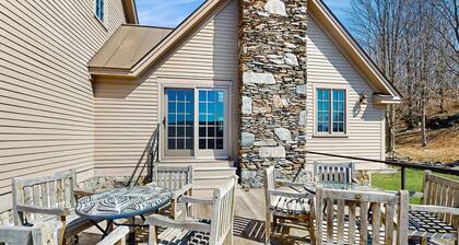 Riverfront estate, mountain views, dog-friendly, fireplace, balcony, w/d, wifi
