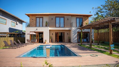 Modern Vacation Home with Private Pool & Large Garden – Casa Canto do Bem-te-vi