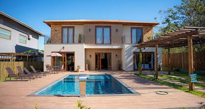 Modern Vacation Home with Private Pool & Large Garden – Casa Canto do Bem-te-vi