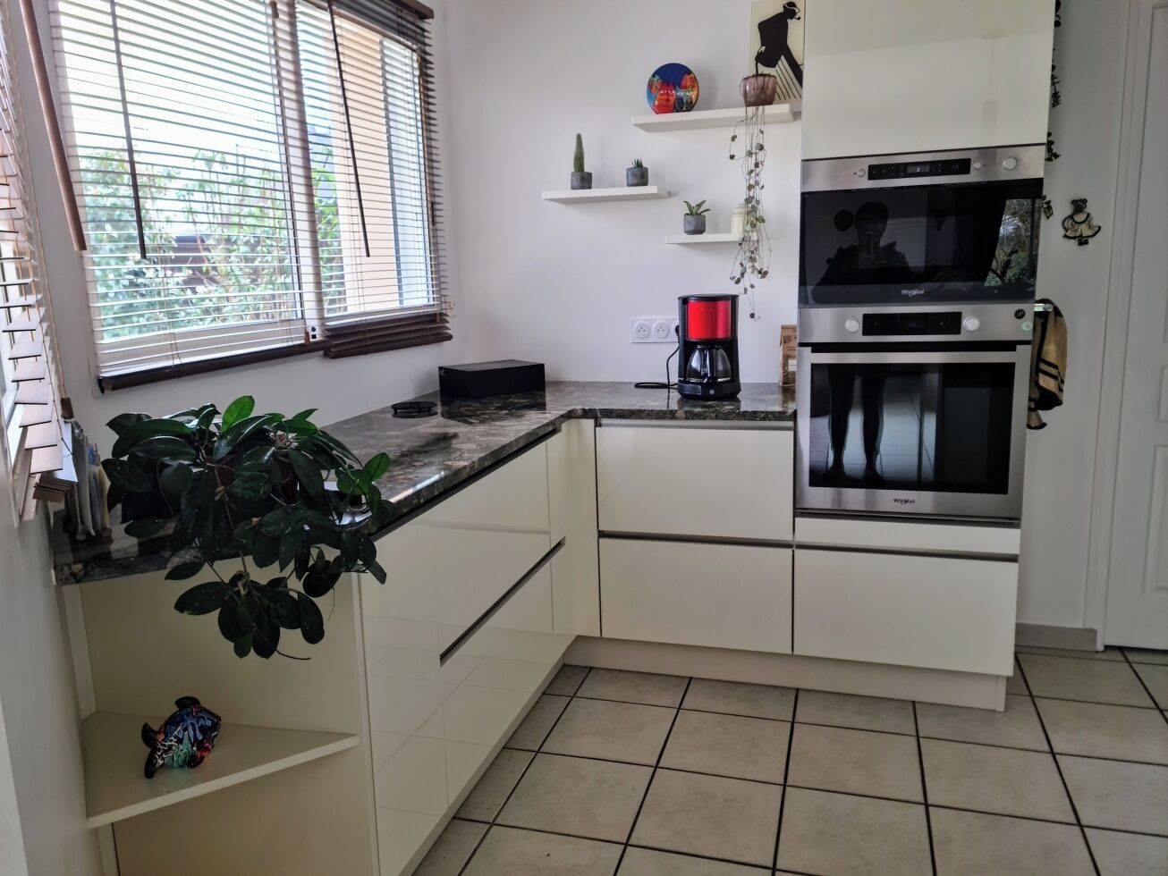 Micro-ondes, four, plaque de cuisson, lave-vaisselle