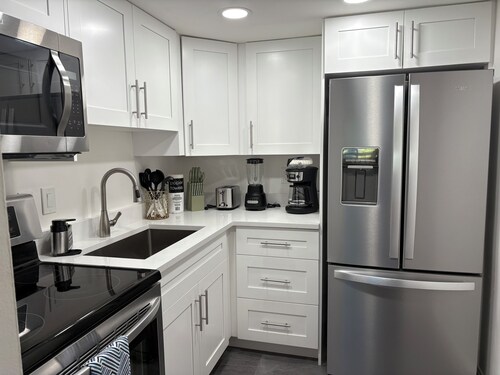 Charming 1-bedroom apartment with WiFi, AC in delightful Delray Beach