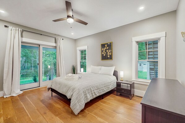 2 bedrooms, internet, bed sheets