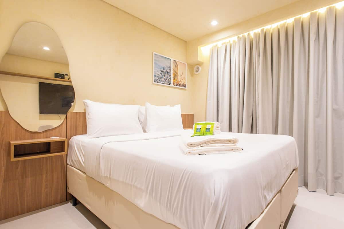 1 bedroom, desk, laptop workspace, free WiFi