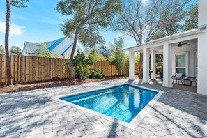 حمّام سباحة مُدفَّأ